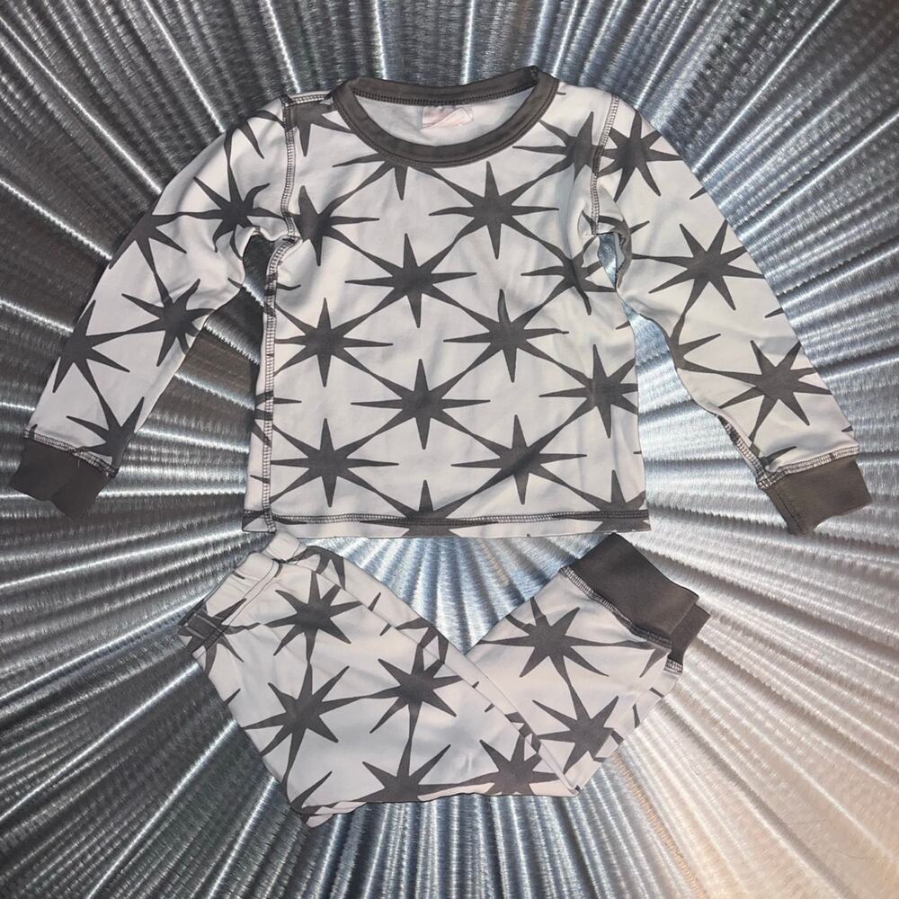 Masala Kids Gray and White Star Print Pajama Set - Size: 4T